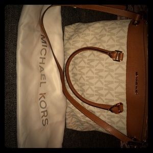 Michael Kors Bag with matching wallet